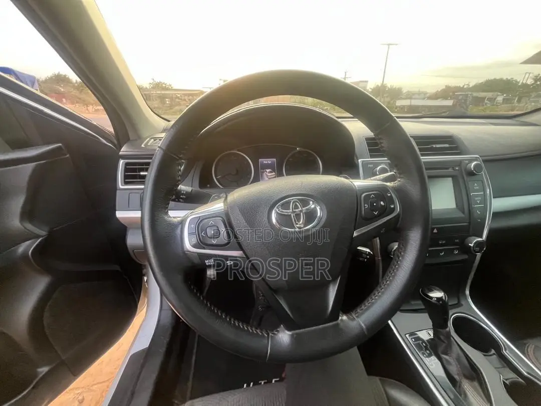 Toyota Camry LE 4dr Sedan (2.5L 4cyl 6A) 2017 White