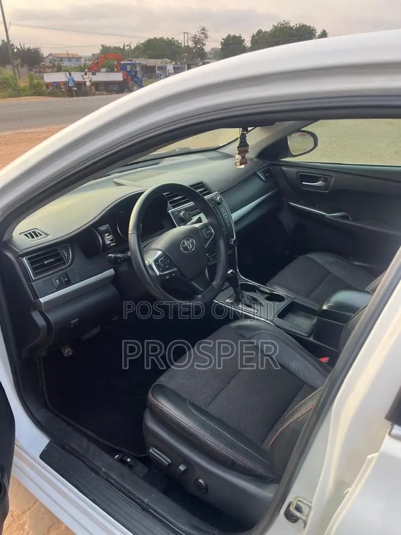 Toyota Camry LE 4dr Sedan (2.5L 4cyl 6A) 2017 White