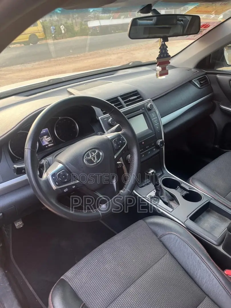 Toyota Camry LE 4dr Sedan (2.5L 4cyl 6A) 2017 White