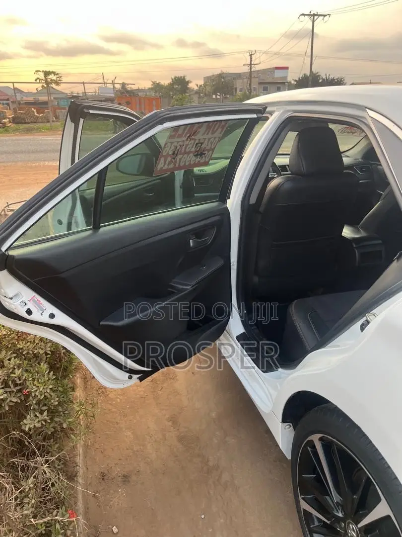 Toyota Camry LE 4dr Sedan (2.5L 4cyl 6A) 2017 White