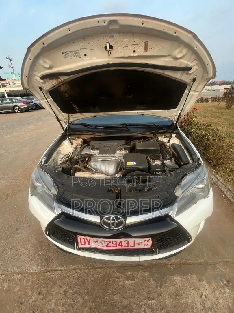Toyota Camry LE 4dr Sedan (2.5L 4cyl 6A) 2017 White