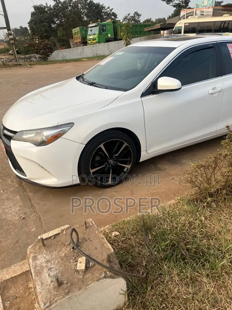 Toyota Camry LE 4dr Sedan (2.5L 4cyl 6A) 2017 White