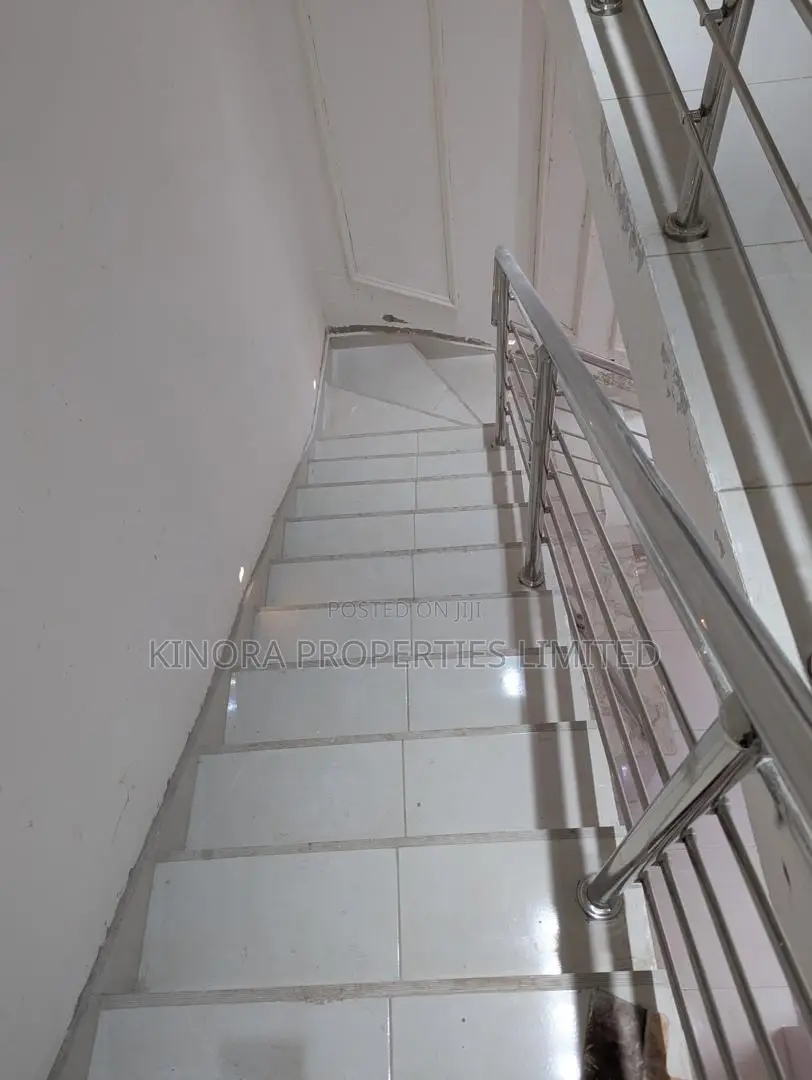 3bdrm Duplex in Lakeside Estate for sale