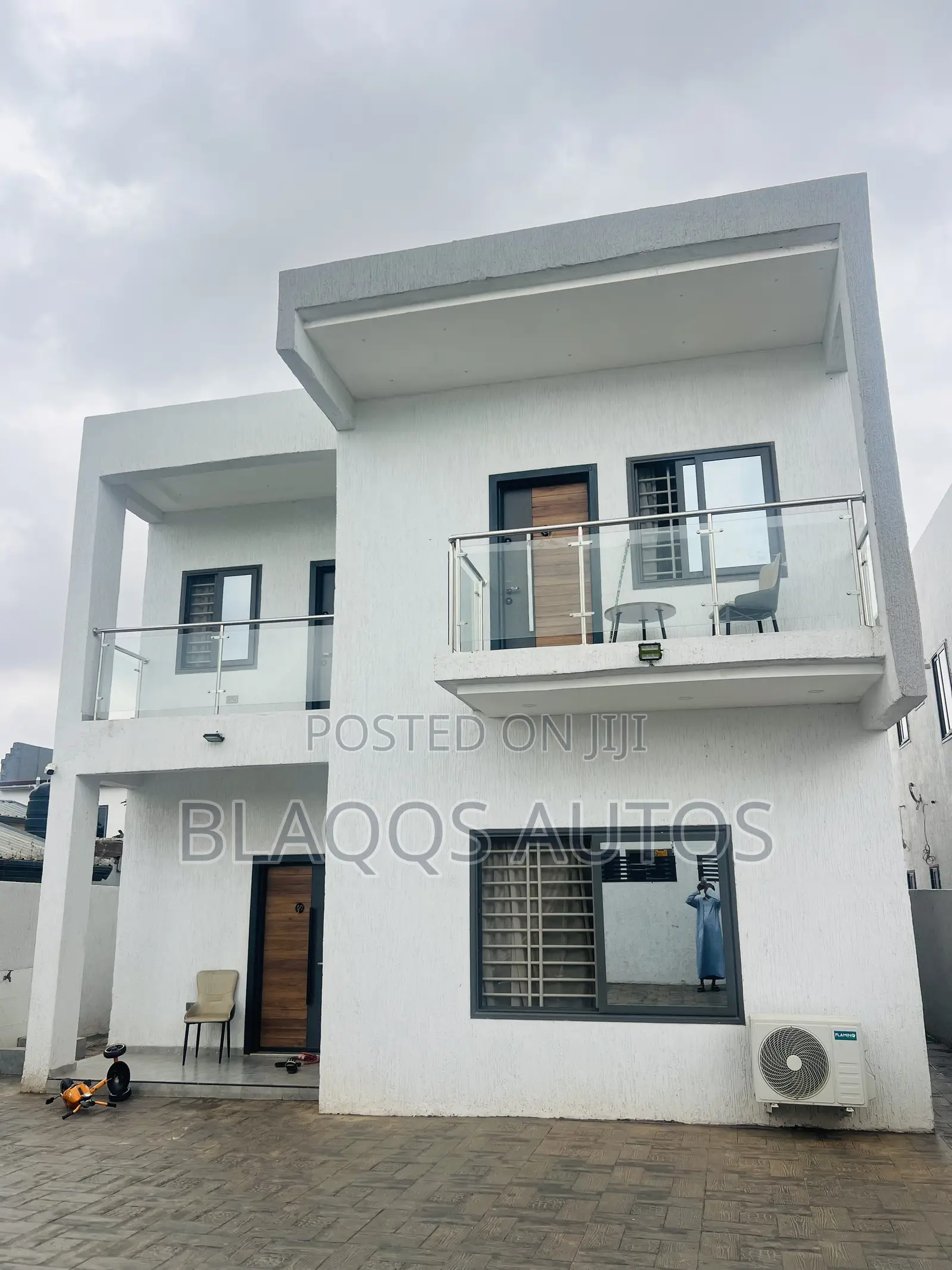 Furnished 4bdrm Apartment in Madina for sale