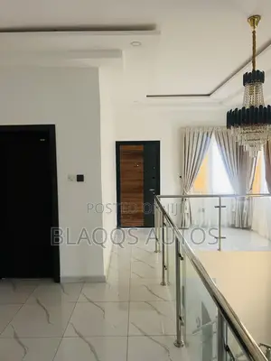 Furnished 4bdrm Apartment in Madina for sale