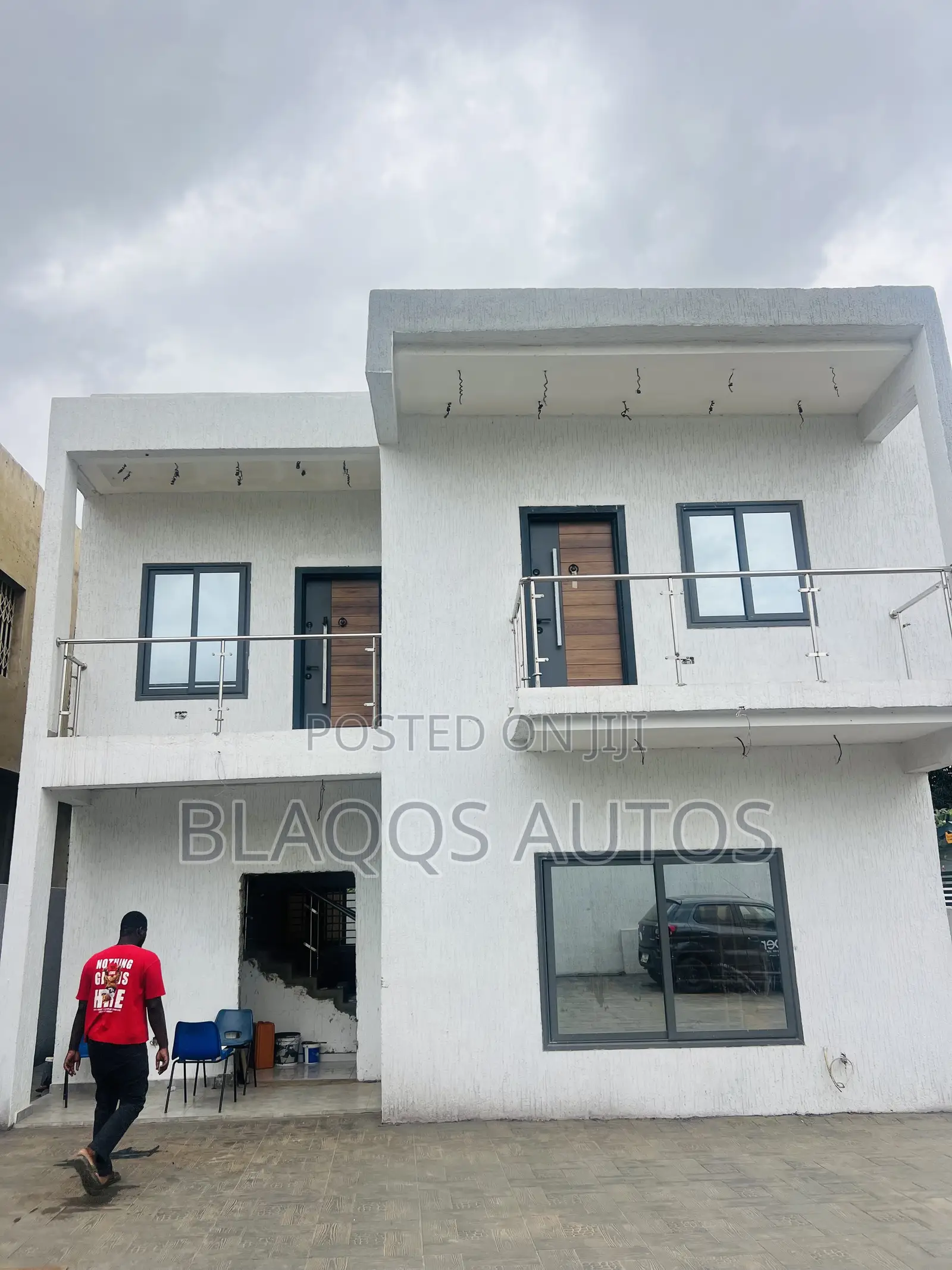 Furnished 4bdrm Apartment in Madina for sale
