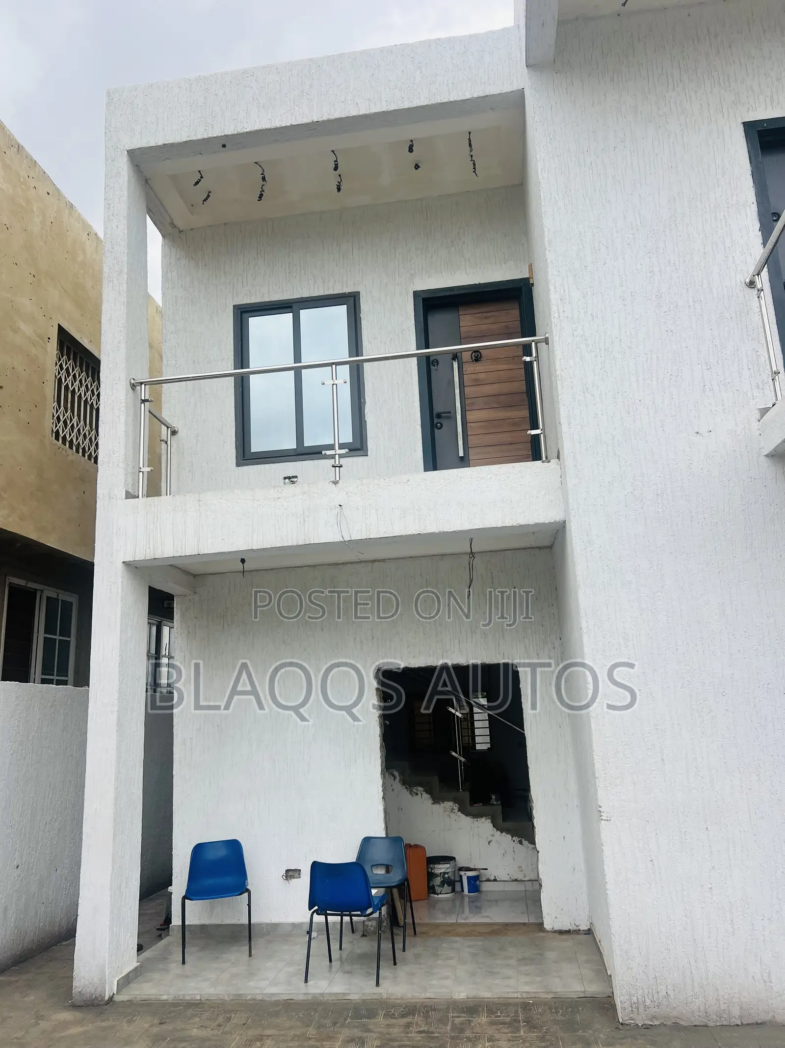 Furnished 4bdrm Apartment in Madina for sale