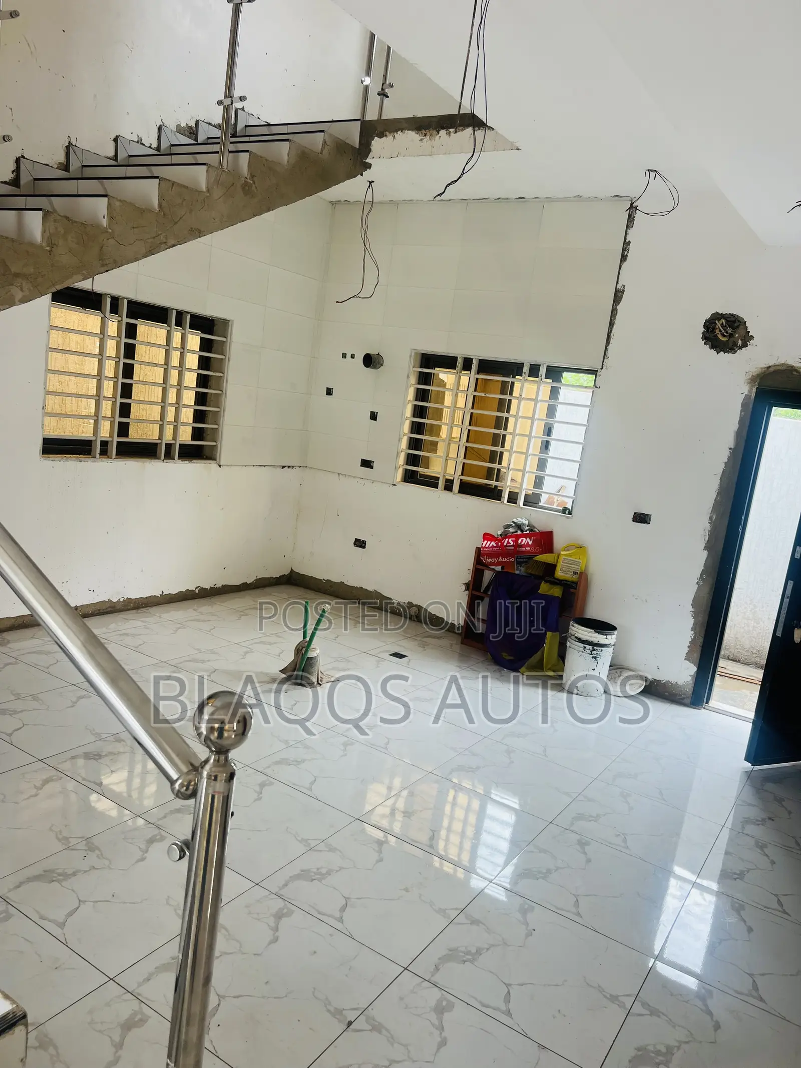 Furnished 4bdrm Apartment in Madina for sale