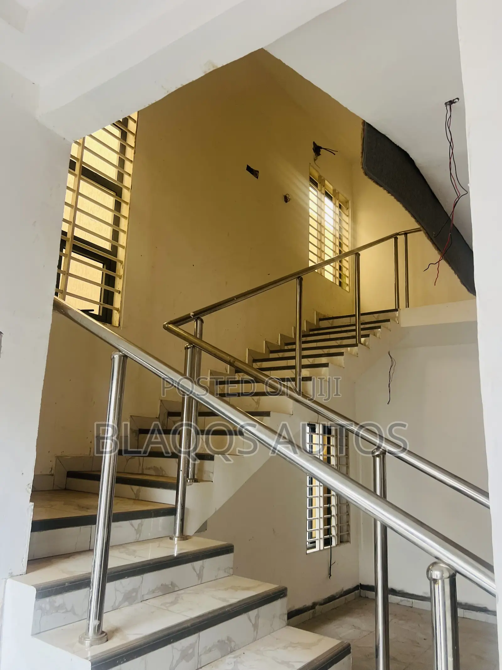 Furnished 4bdrm Apartment in Madina for sale
