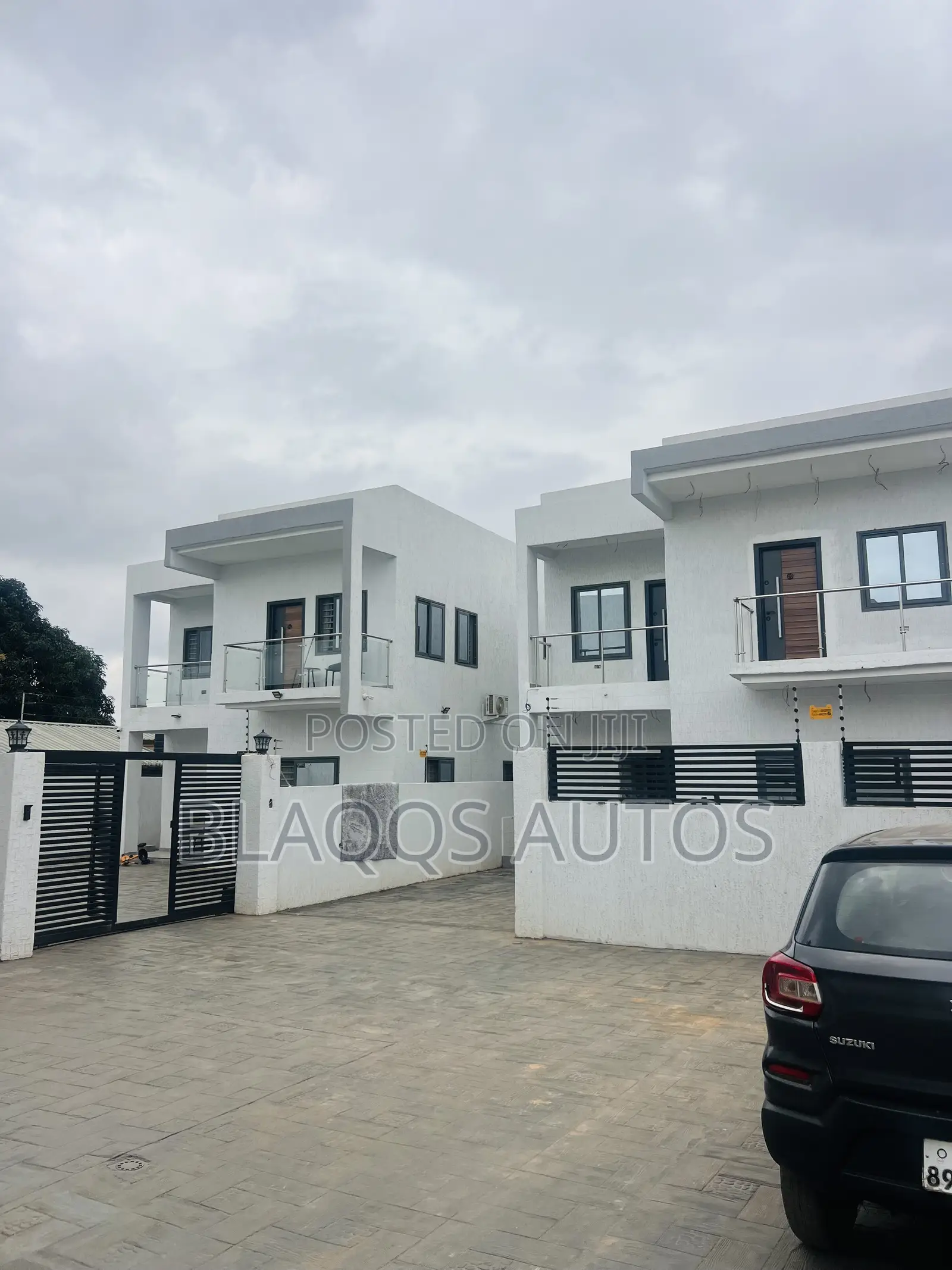 Furnished 4bdrm Apartment in Madina for sale