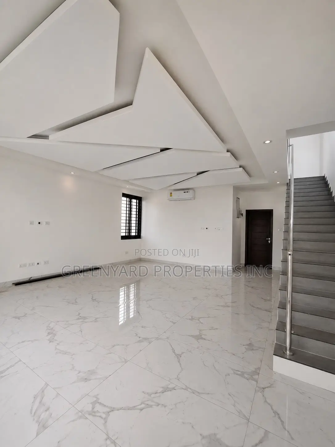 3bdrm House in School Junction, Ashaley Botwe for rent