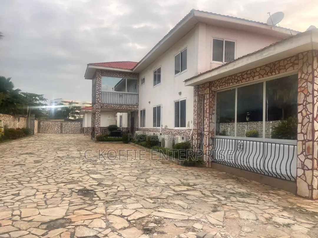 8bdrm Mansion in Roman Ridge for rent