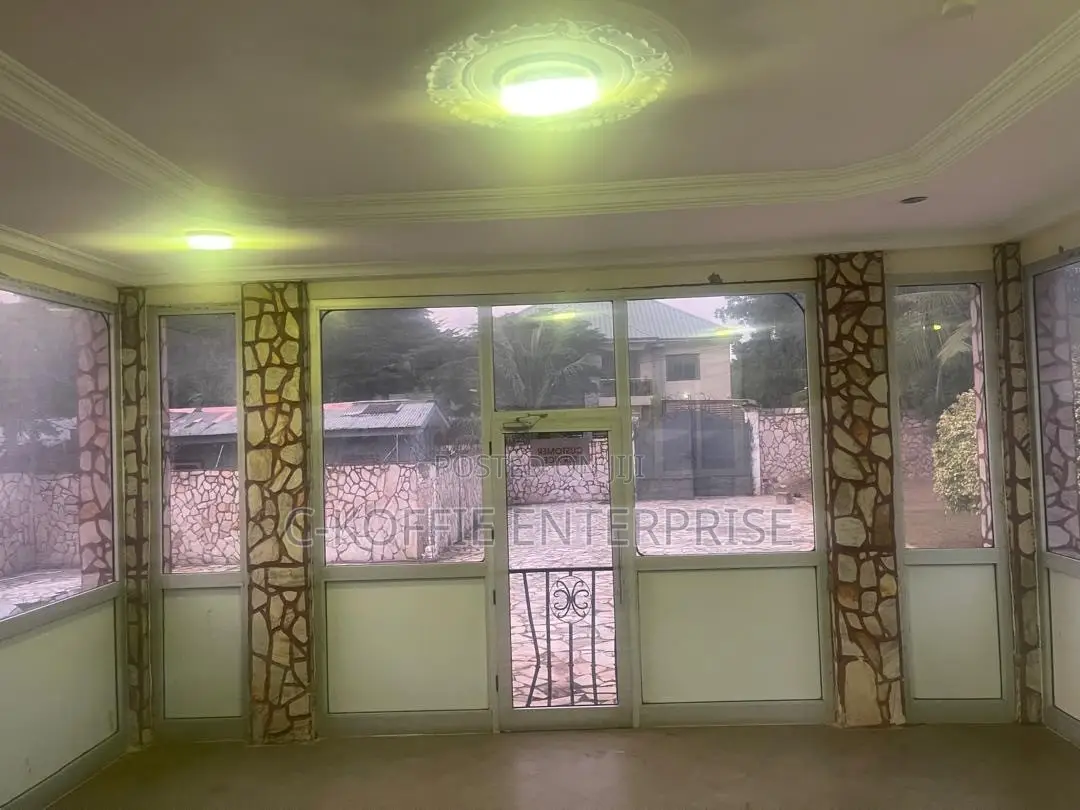 8bdrm Mansion in Roman Ridge for rent