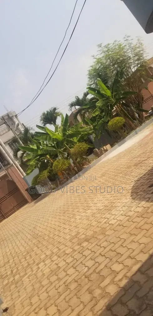 7bdrm House in Kumasi Metropolitan for sale