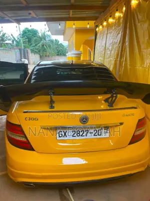 Mercedes-Benz C300 2010 Yellow
