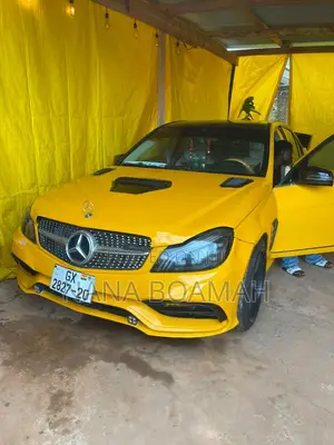 Mercedes-Benz C300 2010 Yellow