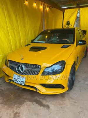 Mercedes-Benz C300 2010 Yellow