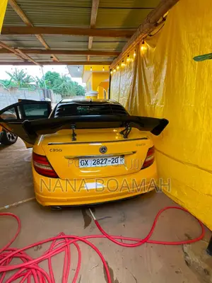 Mercedes-Benz C300 2010 Yellow
