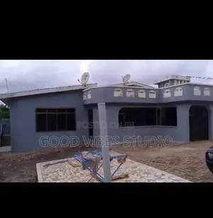7bdrm House in Kumasi Metropolitan for sale