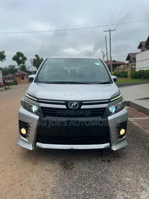 Toyota Voxy ZS 4WD 7-Seater 2015 Silver