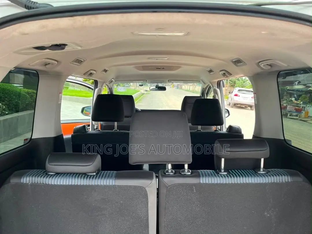 Toyota Voxy ZS 4WD 7-Seater 2015 Silver