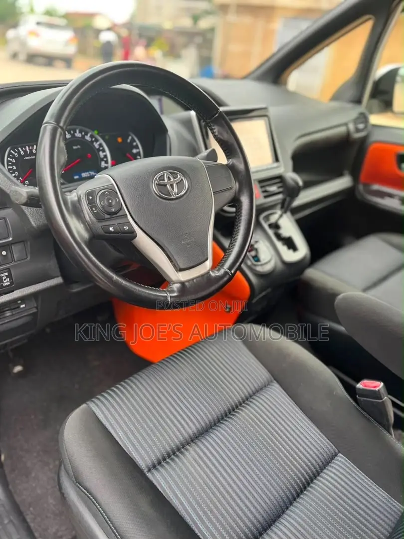 Toyota Voxy ZS 4WD 7-Seater 2015 Silver