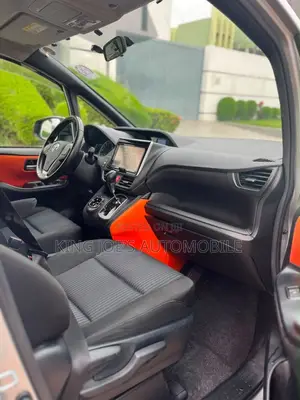 Toyota Voxy ZS 4WD 7-Seater 2015 Silver