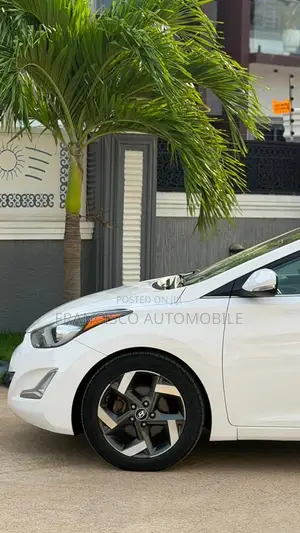 Hyundai Elantra Limited Sedan FWD (1.8L 4cyl 6A) 2016 White