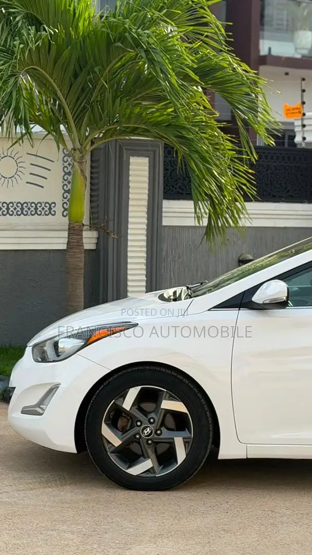 Hyundai Elantra Limited Sedan FWD (1.8L 4cyl 6A) 2016 White
