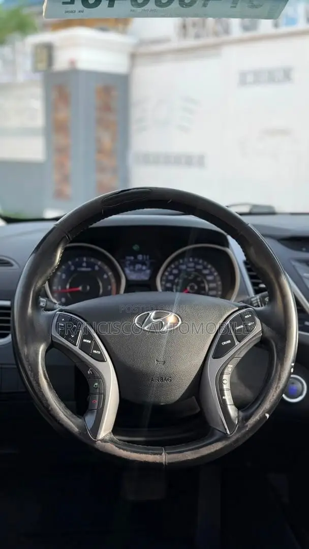Hyundai Elantra Limited Sedan FWD (1.8L 4cyl 6A) 2016 White
