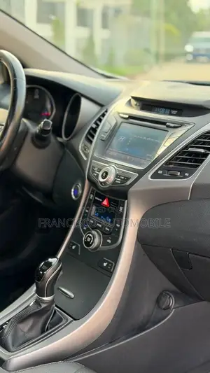 Hyundai Elantra Limited Sedan FWD (1.8L 4cyl 6A) 2016 White