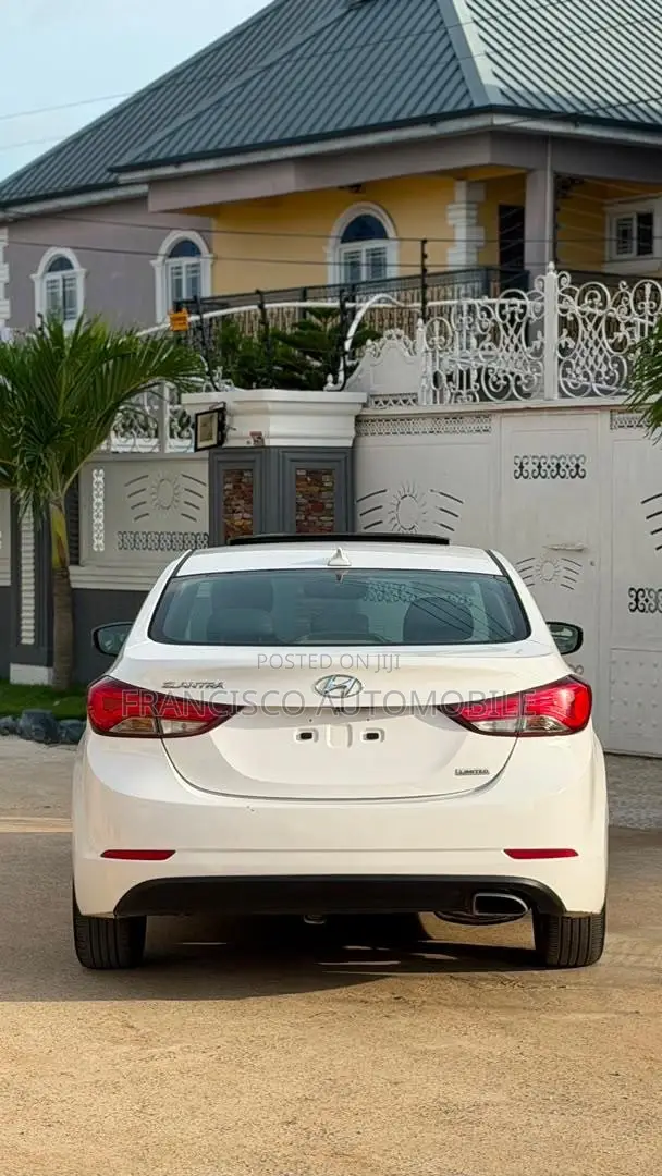 Hyundai Elantra Limited Sedan FWD (1.8L 4cyl 6A) 2016 White