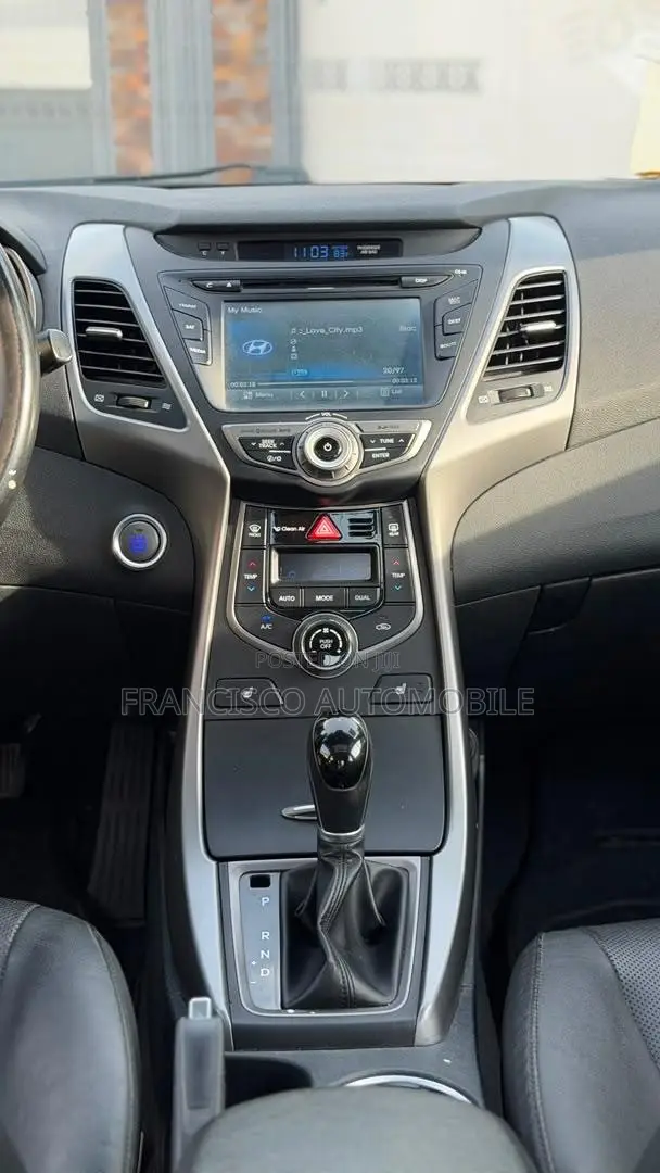 Hyundai Elantra Limited Sedan FWD (1.8L 4cyl 6A) 2016 White