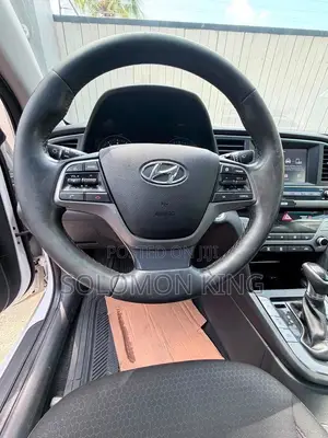 Hyundai Elantra Limited Sedan FWD (2.0L 4cyl 6A) 2017 White