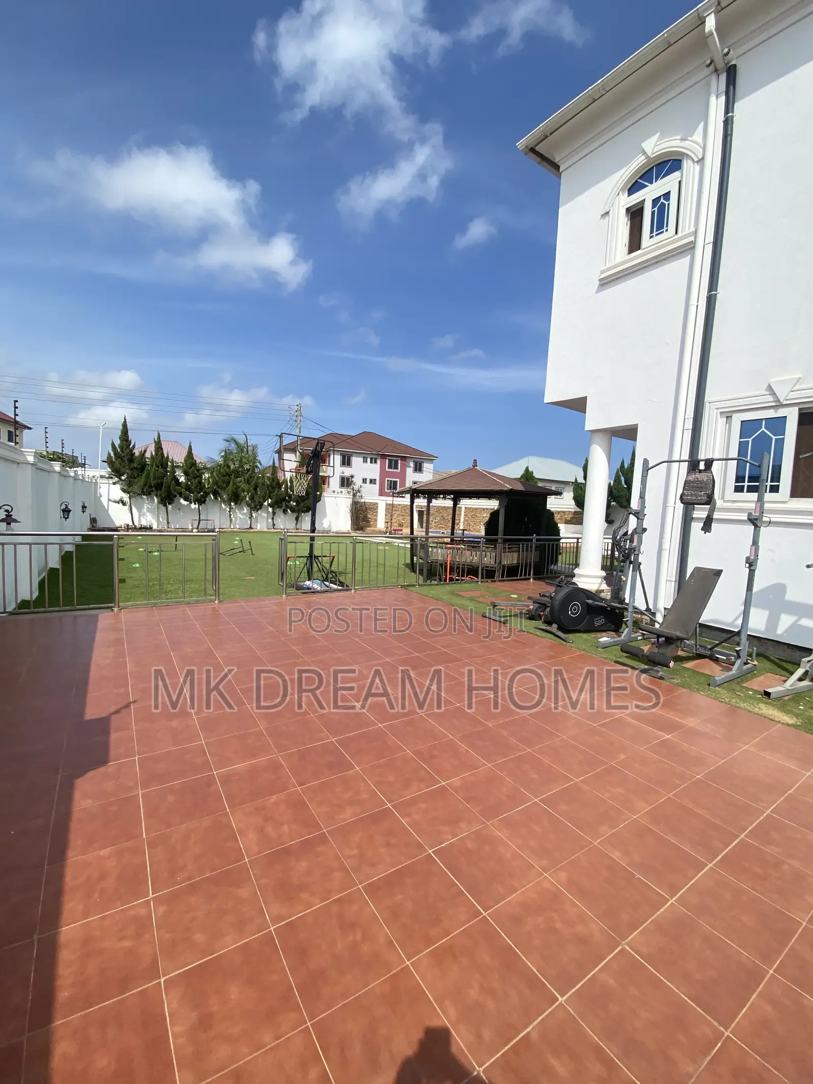 Furnished 6bdrm House in Lashibi for sale