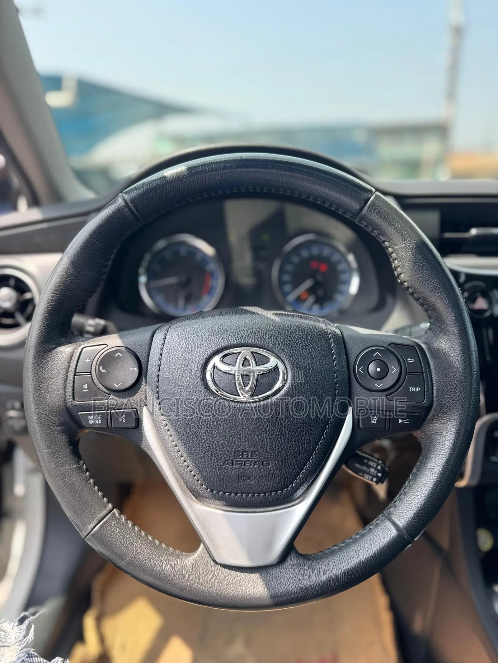Toyota Corolla SE (1.8L 4cyl 6M) 2018 White