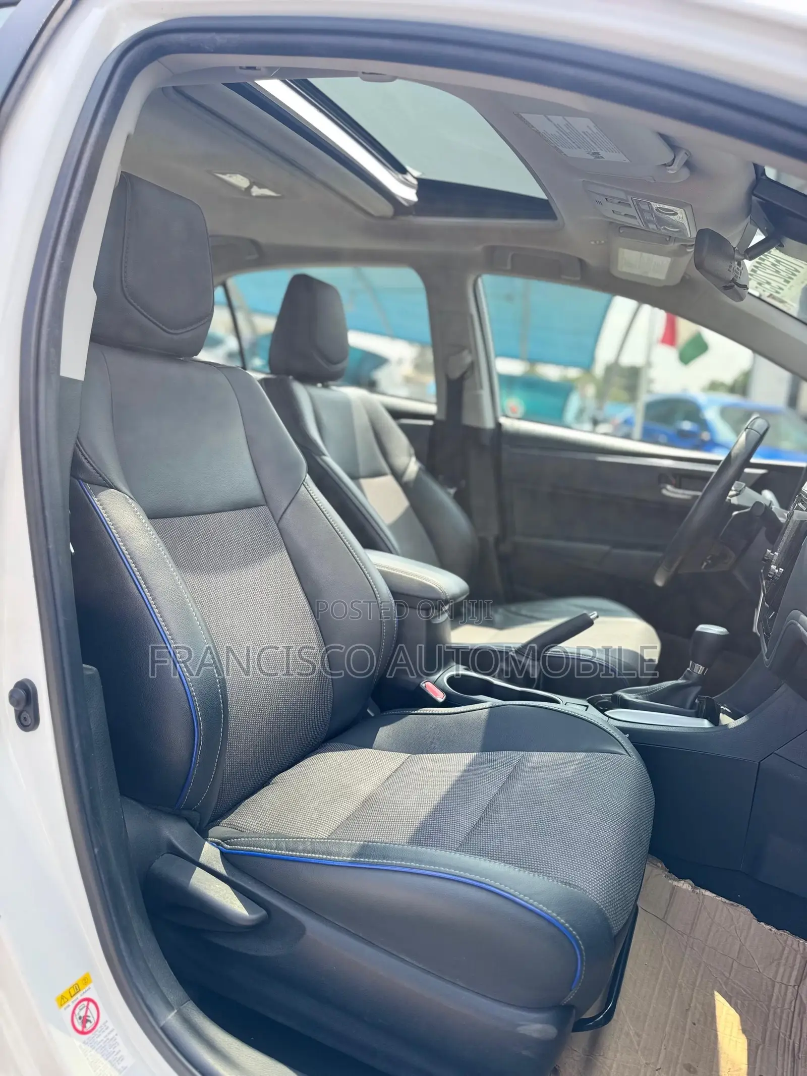 Toyota Corolla SE (1.8L 4cyl 6M) 2018 White