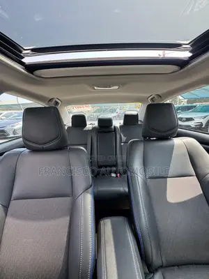 Toyota Corolla SE (1.8L 4cyl 6M) 2018 White