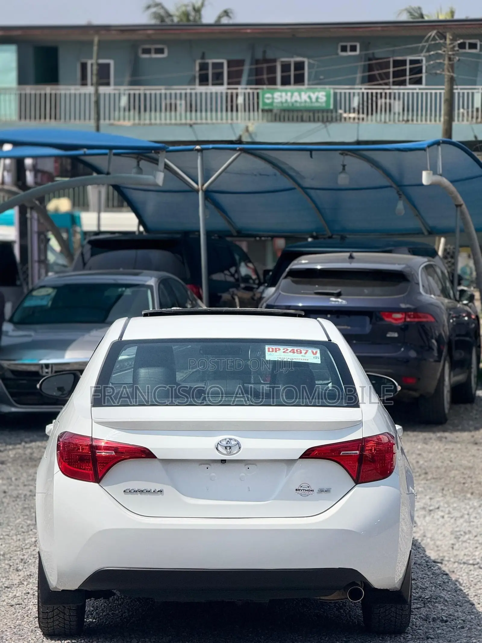 Toyota Corolla SE (1.8L 4cyl 6M) 2018 White