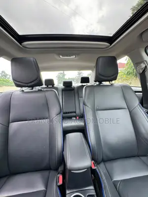 Toyota Corolla XSE (1.8L 4cyl 2A) 2019 Gold