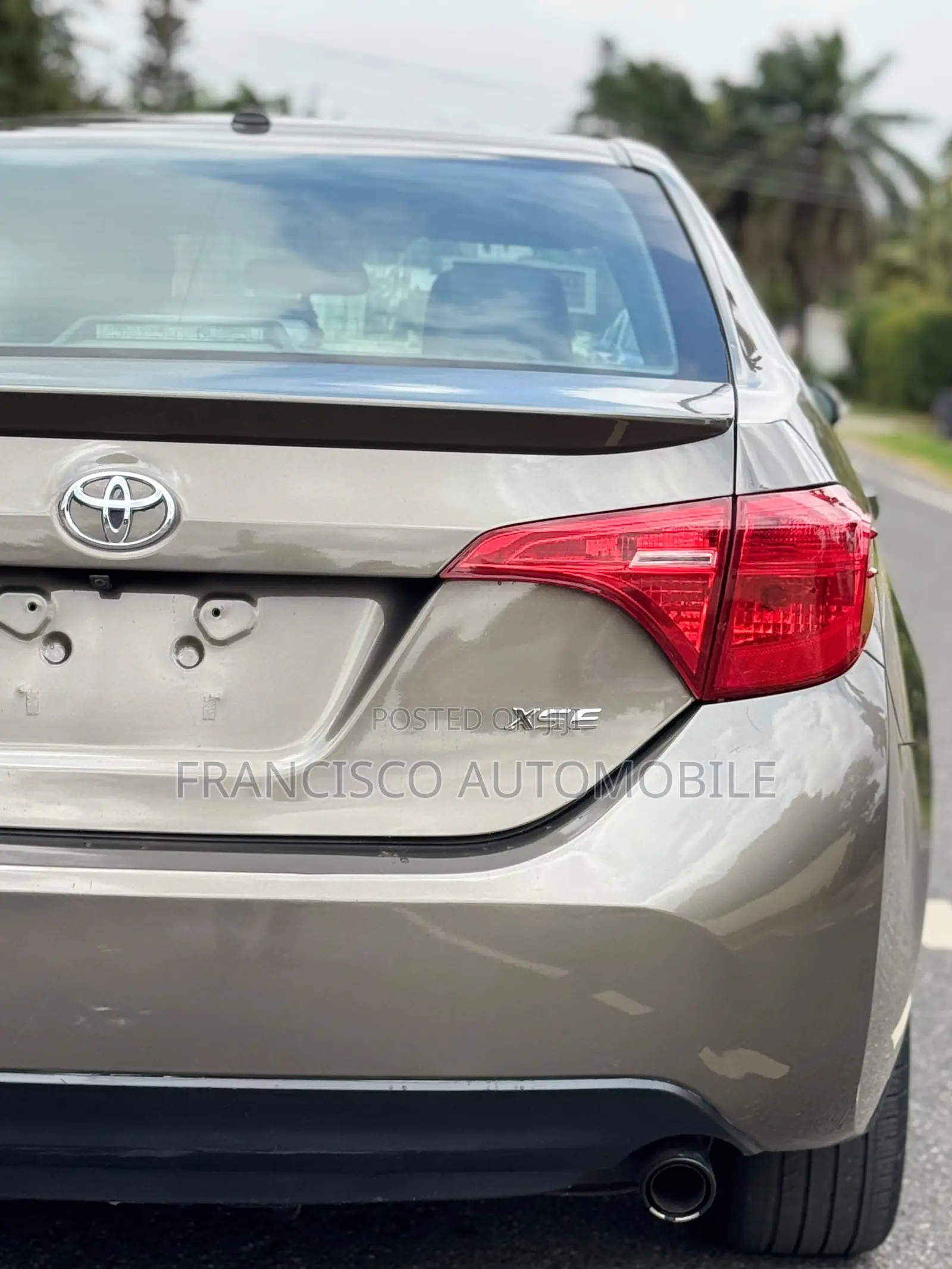 Toyota Corolla XSE (1.8L 4cyl 2A) 2019 Gold