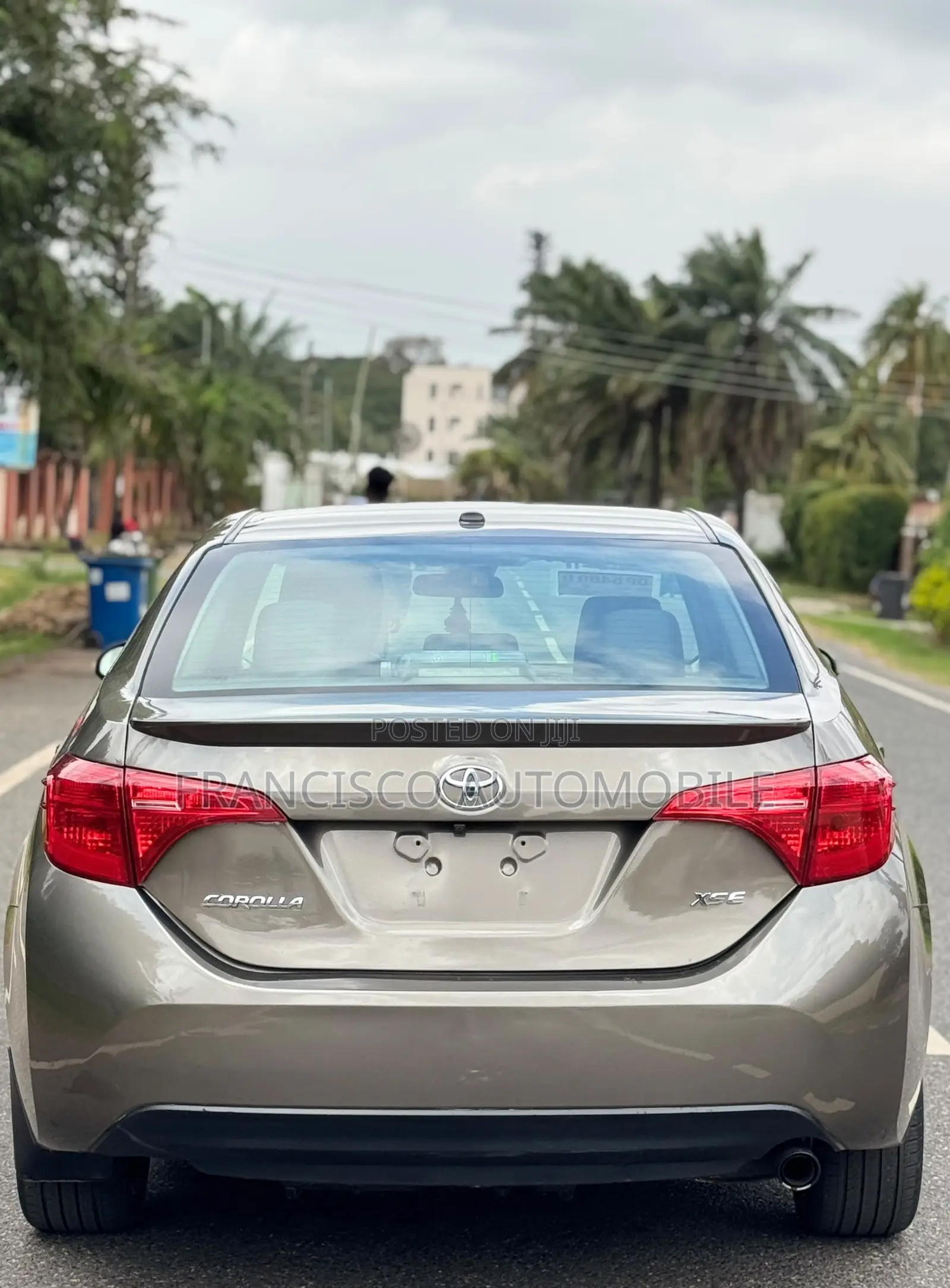 Toyota Corolla XSE (1.8L 4cyl 2A) 2019 Gold