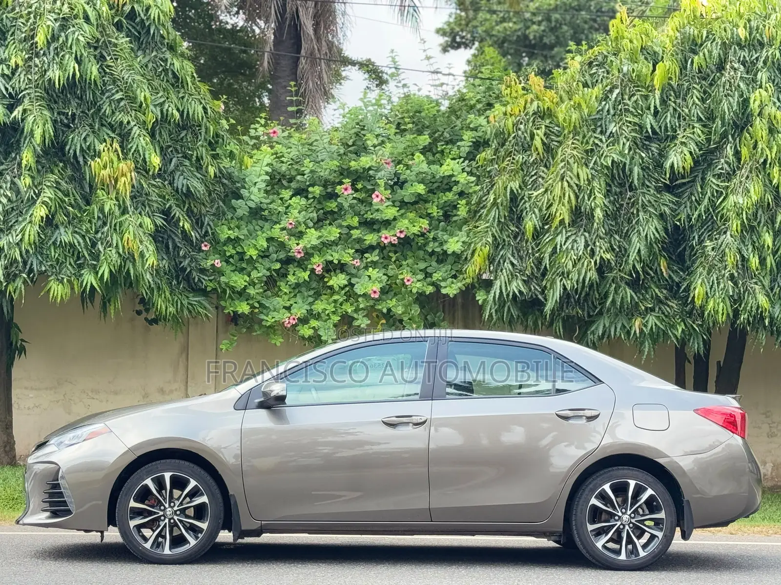 Toyota Corolla XSE (1.8L 4cyl 2A) 2019 Gold