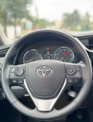 Toyota Corolla XSE (1.8L 4cyl 2A) 2019 Gold