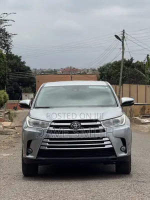 Toyota Highlander LE 2019 Silver