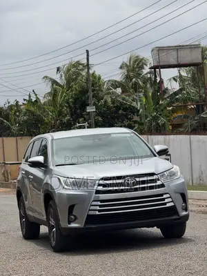 Toyota Highlander LE 2019 Silver