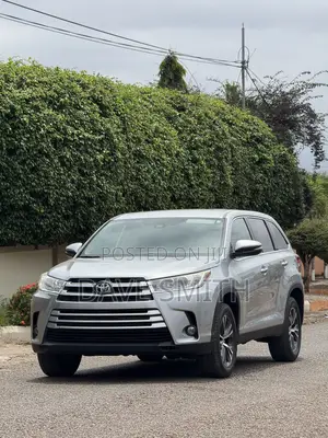 Toyota Highlander LE 2019 Silver