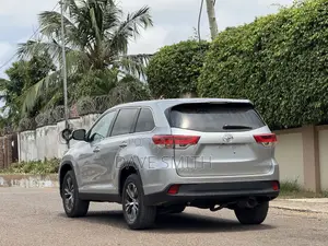 Toyota Highlander LE 2019 Silver
