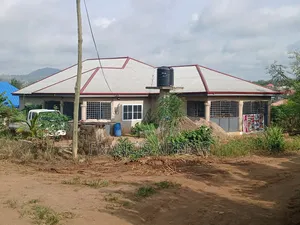 4bdrm House in Owner, Nsawam Adoagyiri Municipal for sale