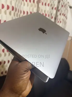 Laptop Apple MacBook Pro 2022 M2 8GB Apple M2 SSD 256GB